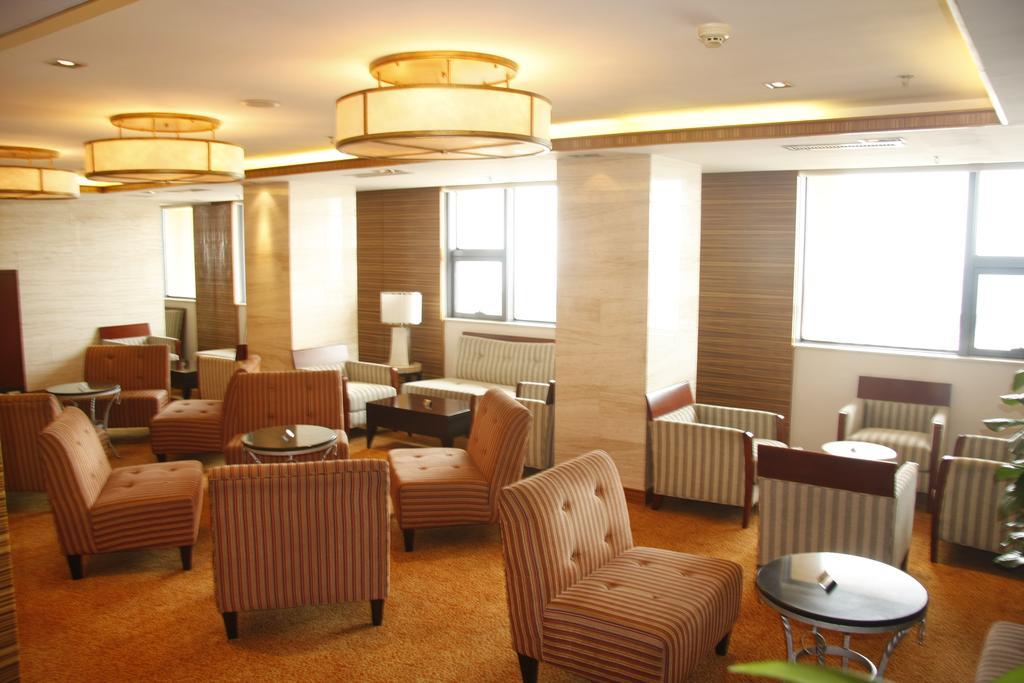 Holiday Inn Sea View Qinhuangdao Esterno foto
