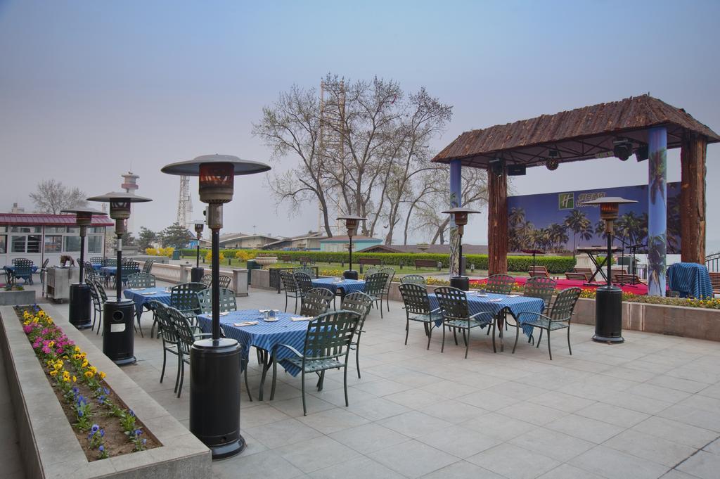 Holiday Inn Sea View Qinhuangdao Ristorante foto