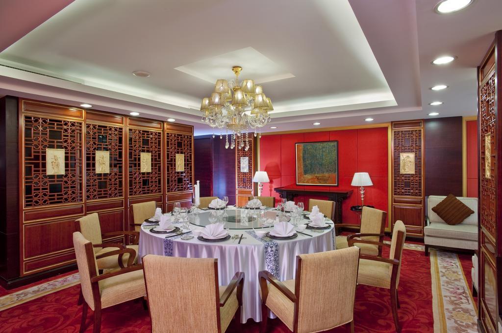 Holiday Inn Sea View Qinhuangdao Ristorante foto