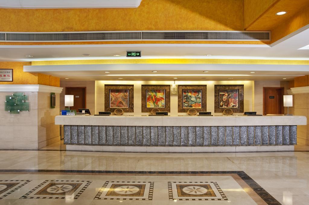 Holiday Inn Sea View Qinhuangdao Interno foto