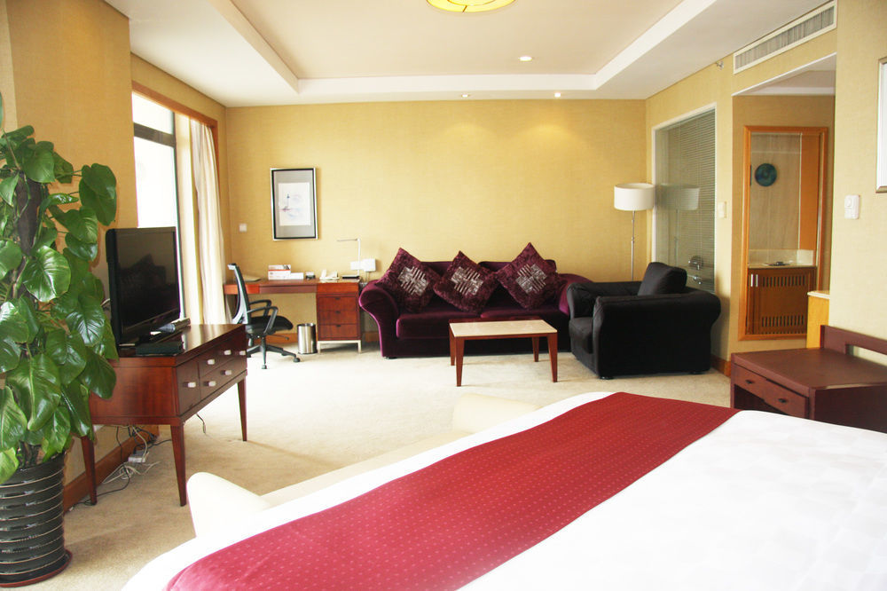 Holiday Inn Sea View Qinhuangdao Esterno foto