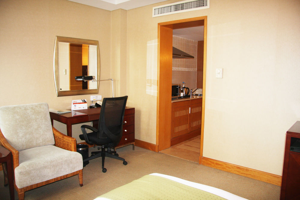 Holiday Inn Sea View Qinhuangdao Esterno foto