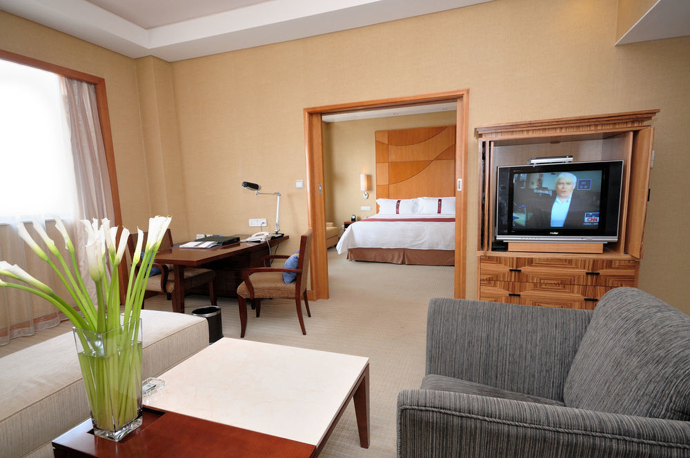 Holiday Inn Sea View Qinhuangdao Esterno foto